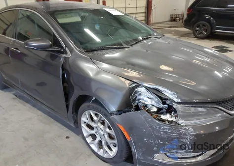 2015 Chrysler 200 C z USA, uszkodzony, nr VIN 1C3CCCEG1FN583352